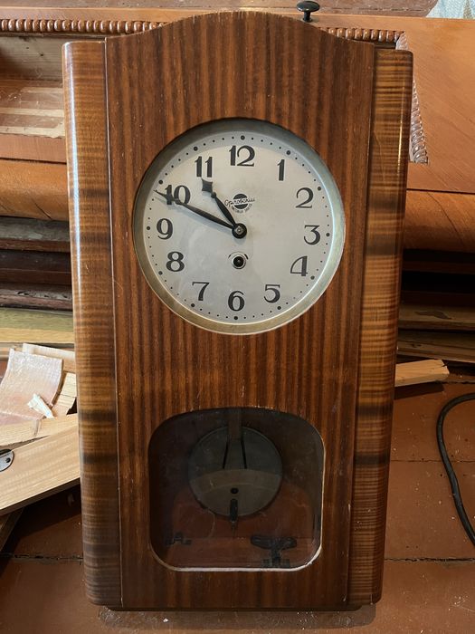 Часы раритет в хорошем состоянии