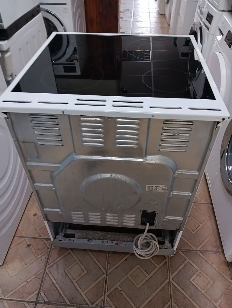 Висок клас свободно стояща печка с керамичен плот Gorenje с Гаранция!