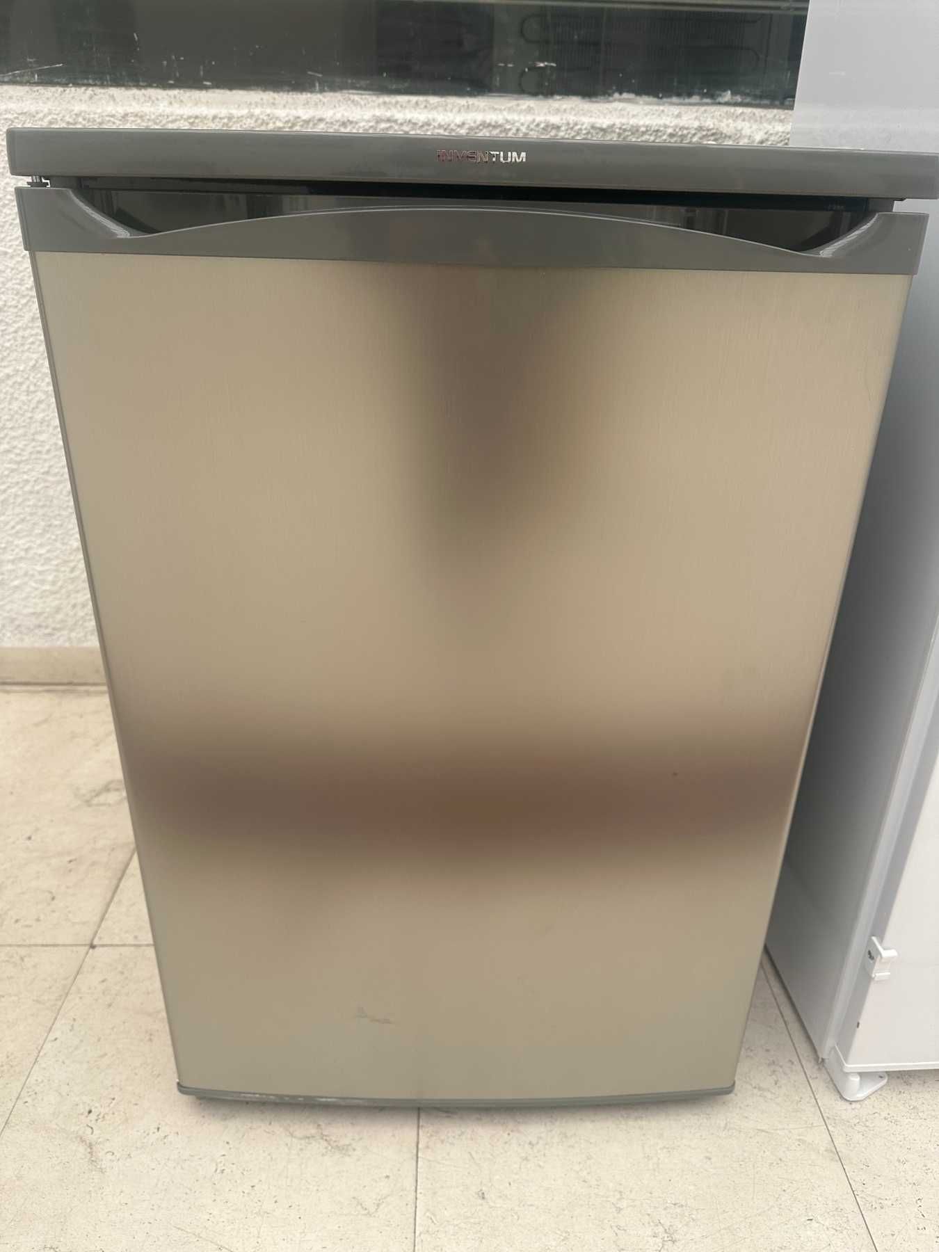 Свободностоящ хладилник Inventum KK055R
