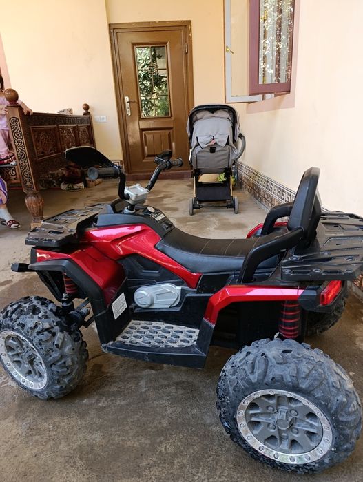 Детская машина красивая