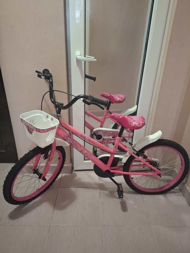 Vând bicicleta fetite ,aproape nefolosita