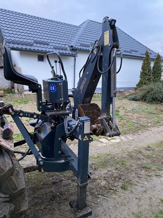 Vand mini excavator pe tiranti