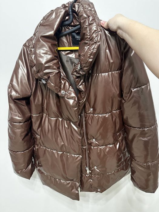 Коричневая куртка, абсолютно чистая ,отдам по низкой цене ,размер M