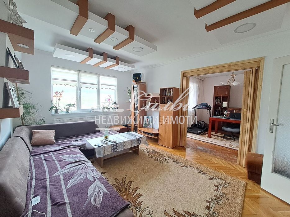 Продава се Четиристаен апартамент в Шумен, Боян Българанов 1 - 103 кв.м за 926 €/кв.м - Снимка #1