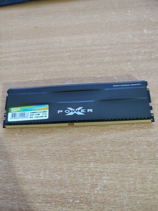 Plăcuțe RAM DDR4 16gb ca noi.