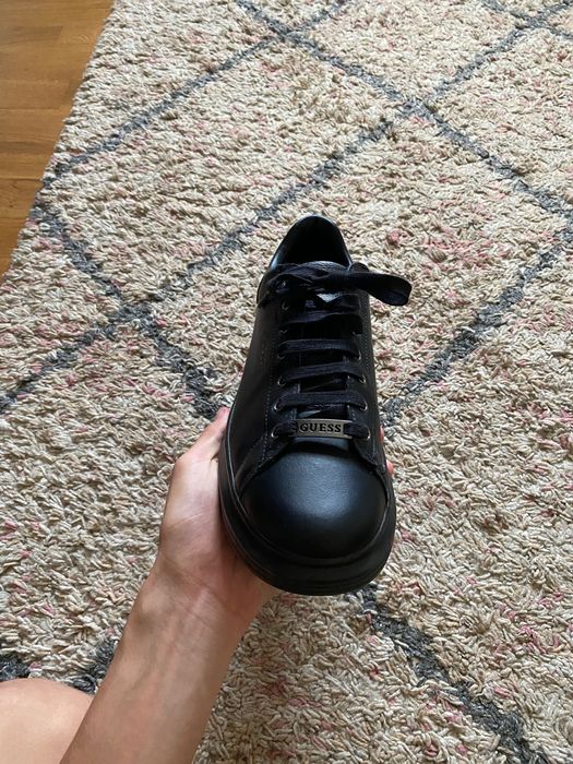 vand adidasi GUESS originali