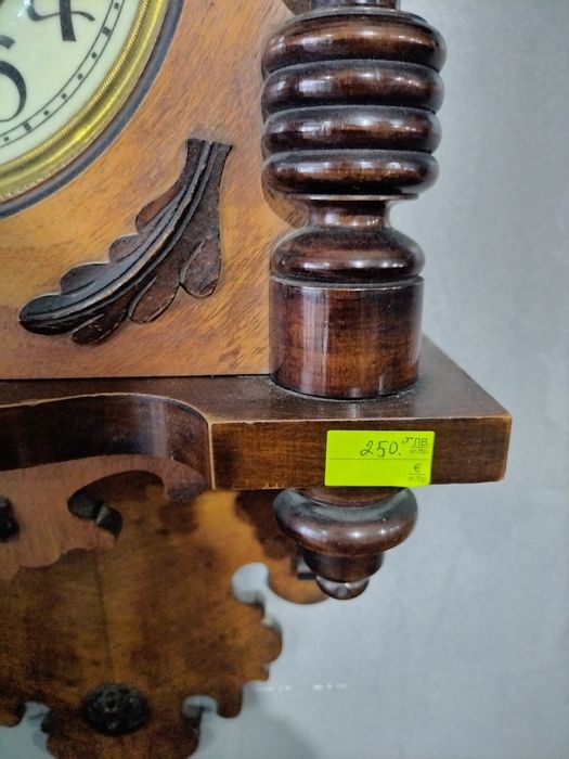 Много красив стенен часовник