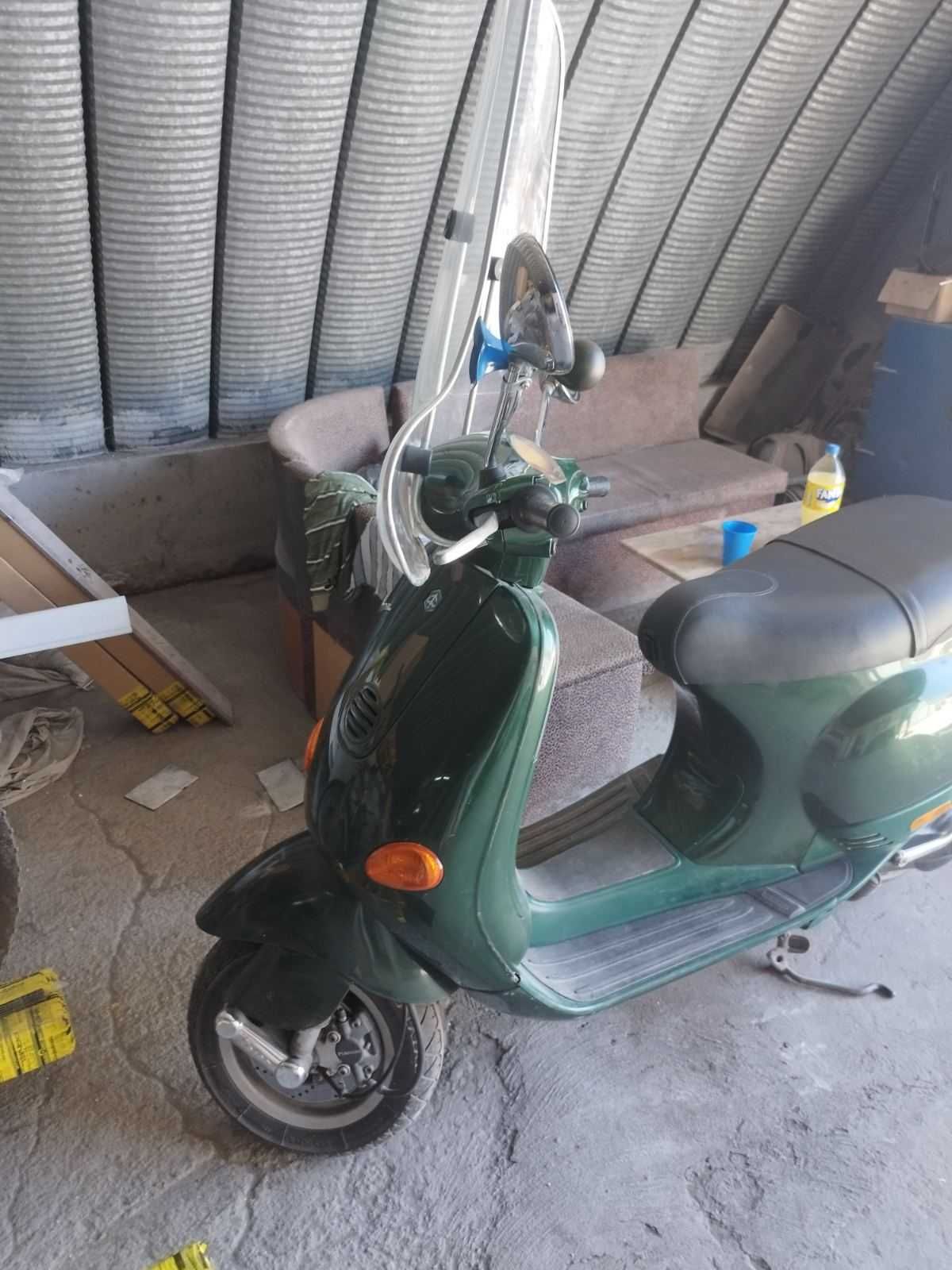 скутер Веспа 125