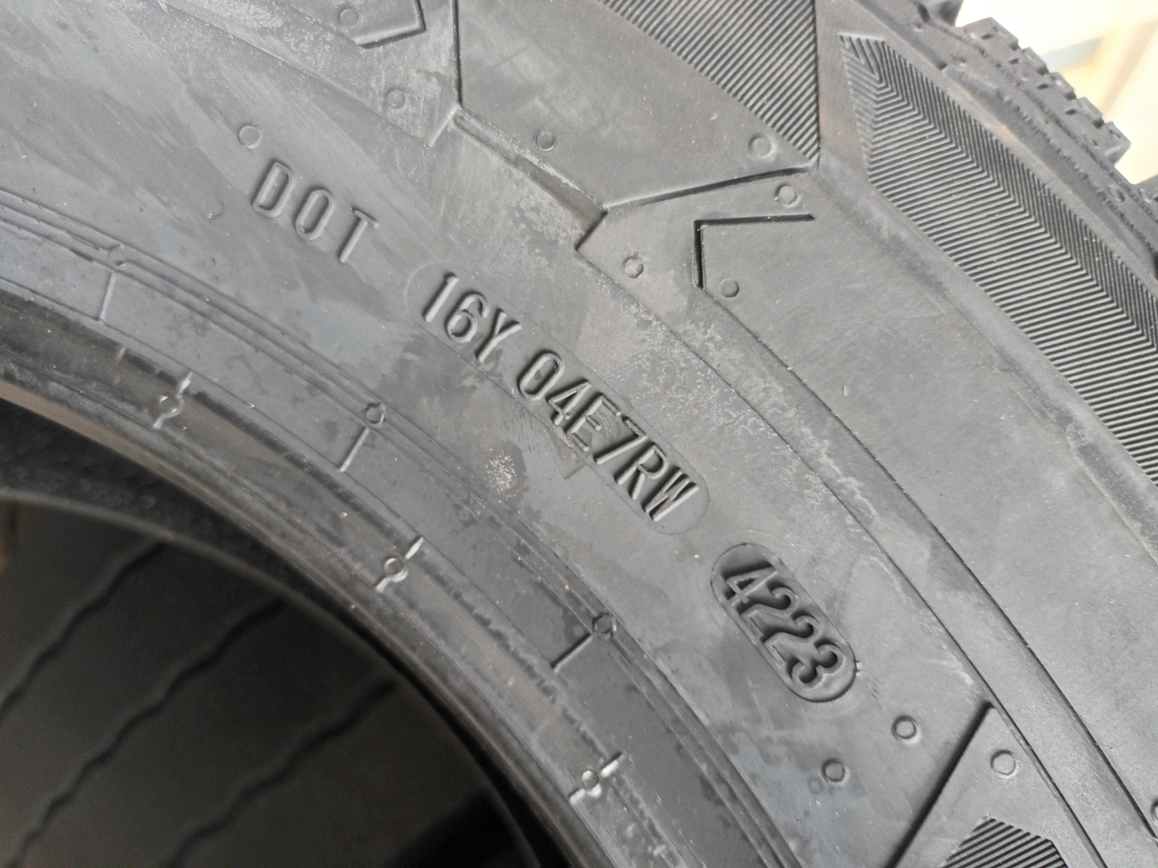 Нови зимни бусови гуми 235/65 R16C Continental VanCont Winter 115/113R