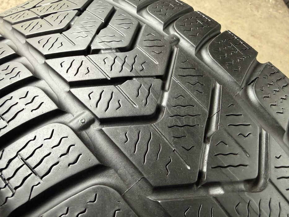 2x Anvelope iarna 215/65 r16 - Pirelli Sotto Zero 3 Winter