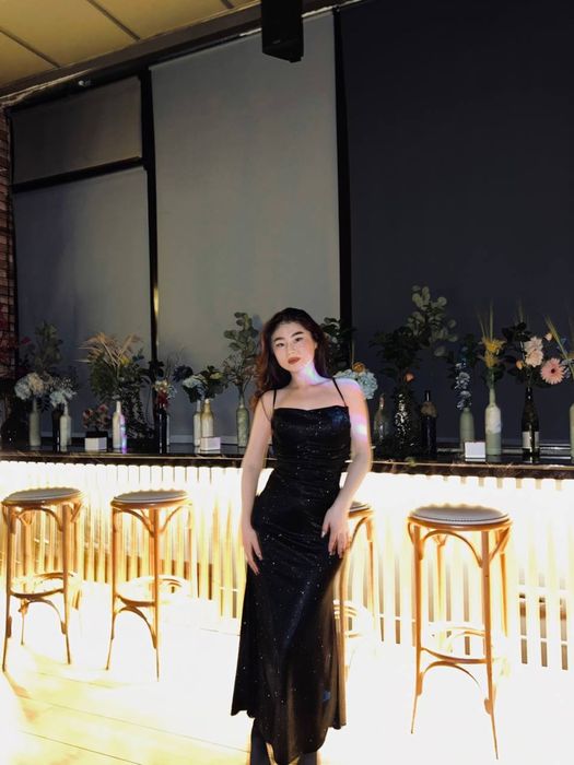 Вечерние платья,один раз ношено,как новое,состояние отличное.самовызов