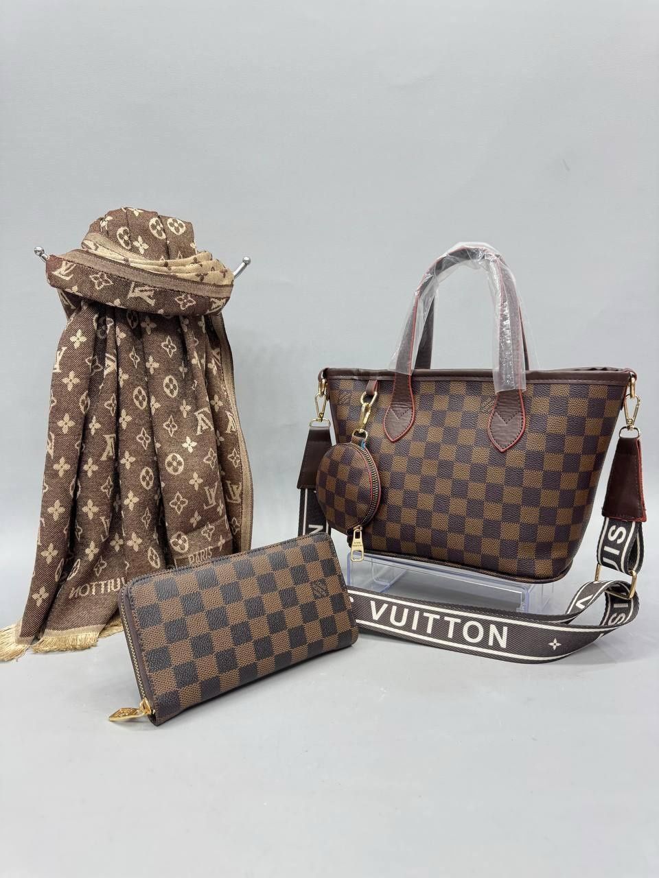 LOUIS VUITTON  - дамски чанти