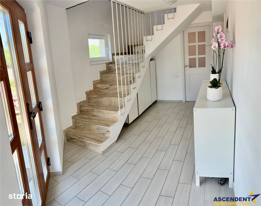 Casa semipasiva, cu dotari deosebite, 6 camere, 1000 mp teren, Harman,