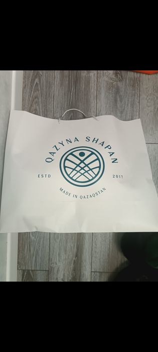 Продам шапан с головным убором Казахстанского  брэнда: "Qazyna shapan"