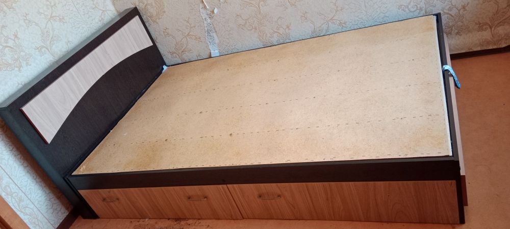 Продам кровать без матраса