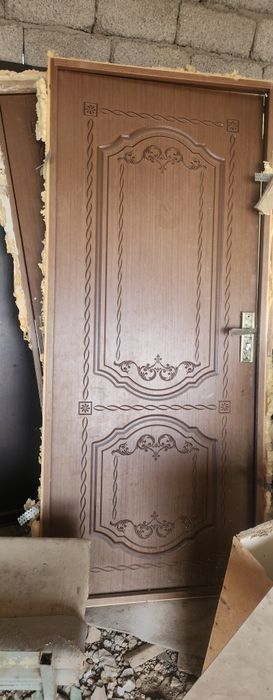 Двери 190x80  с косяками и ручками