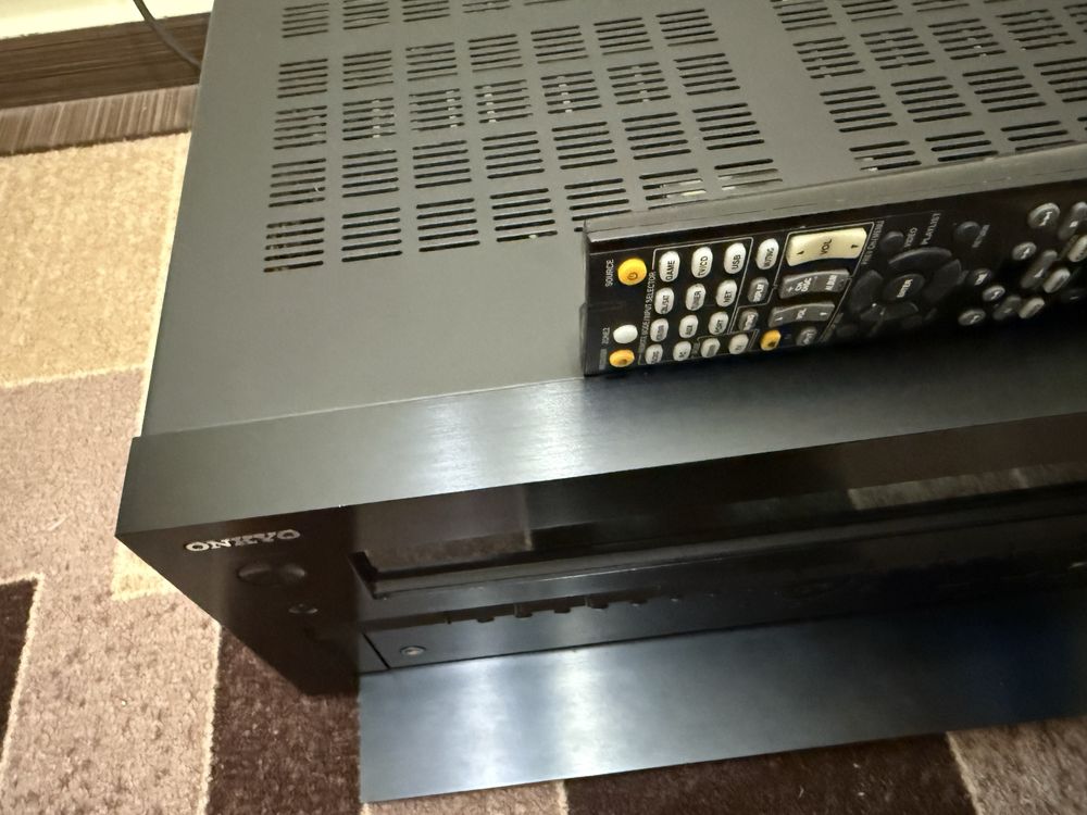 Onkyo TX-NR 818 Качествен и мощен ресивър