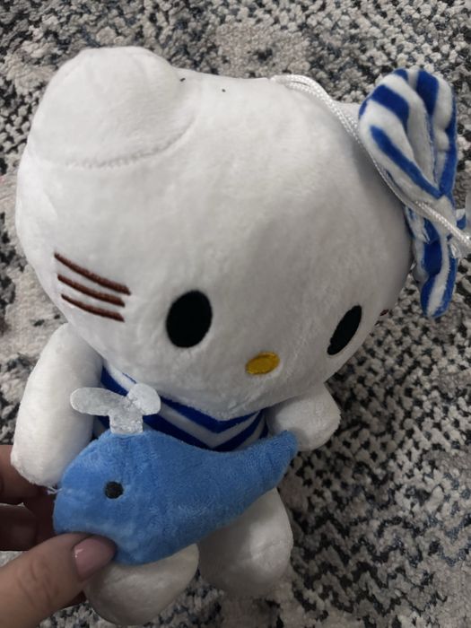 Plus hello kitty nou fara eticheta