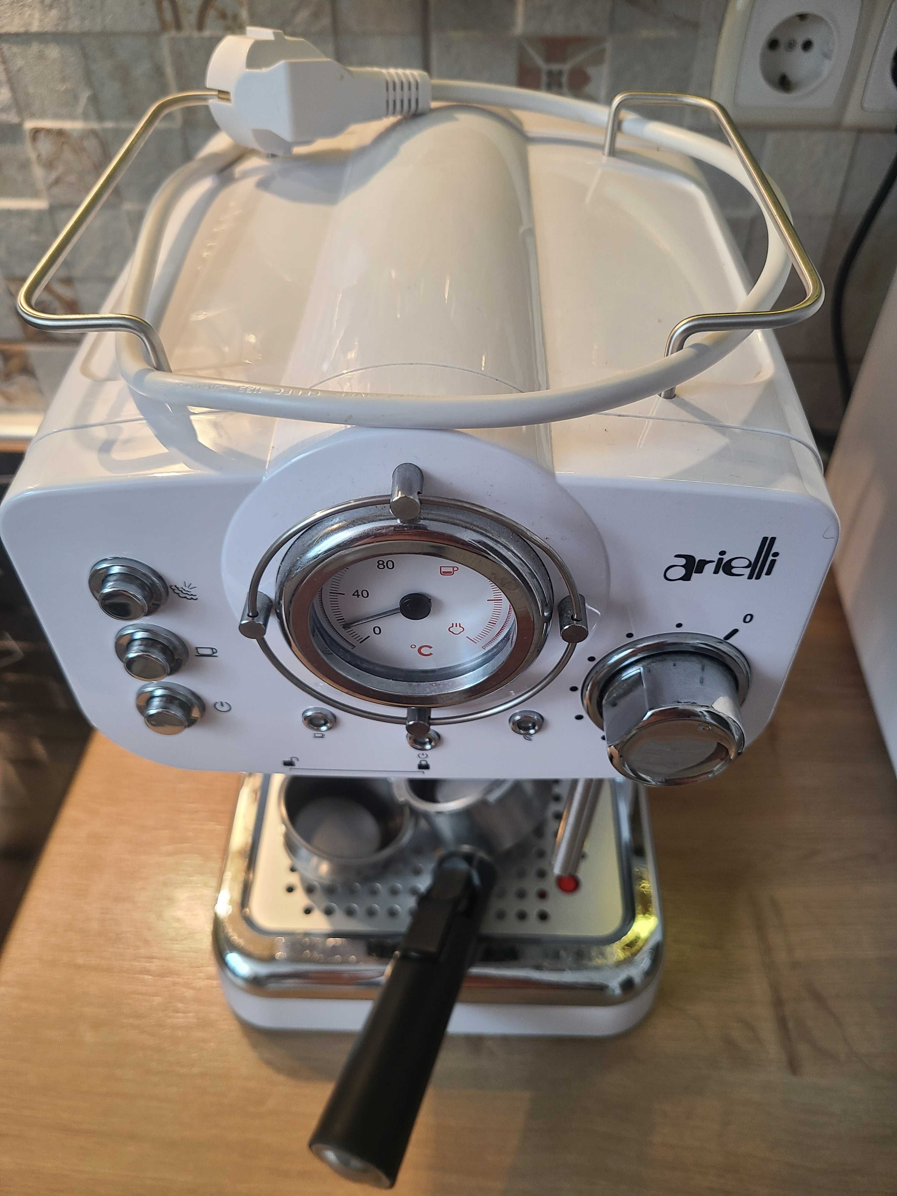 Кафемашина ARIELLI KM-501W