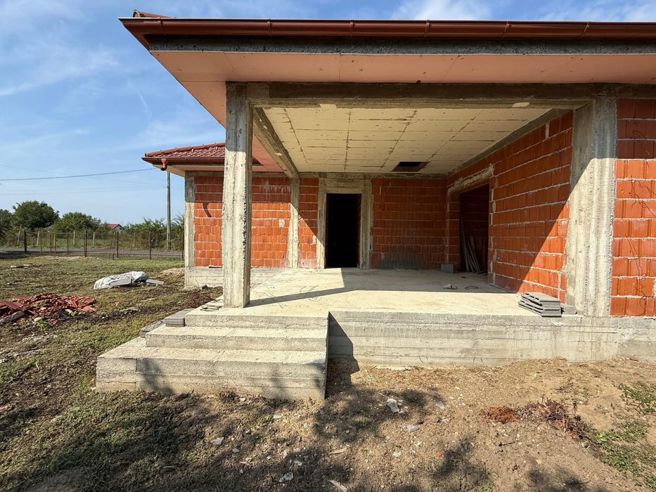 Ofer spre vanzare Casa stil Mediteranean la intrare in Vetis