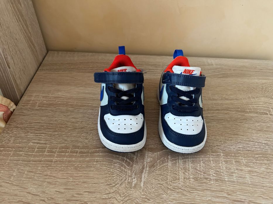 Продавам маратонки Nike Court Borough