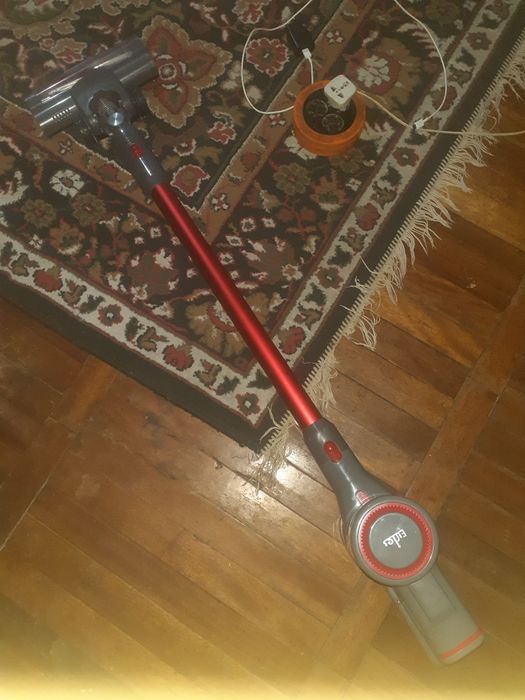 Продаёться пылесос безпроводной."Elries".