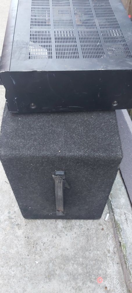 2 boxe dynacord 100w/200w dimensiuni 45 x 36 x 30 cm +statie statie Ya