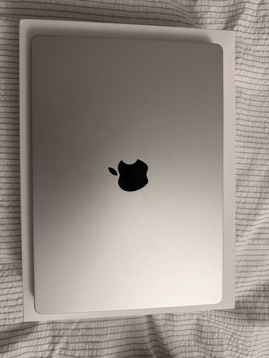 MacBook PRO 14inch M3 8gb SSD 512Gb