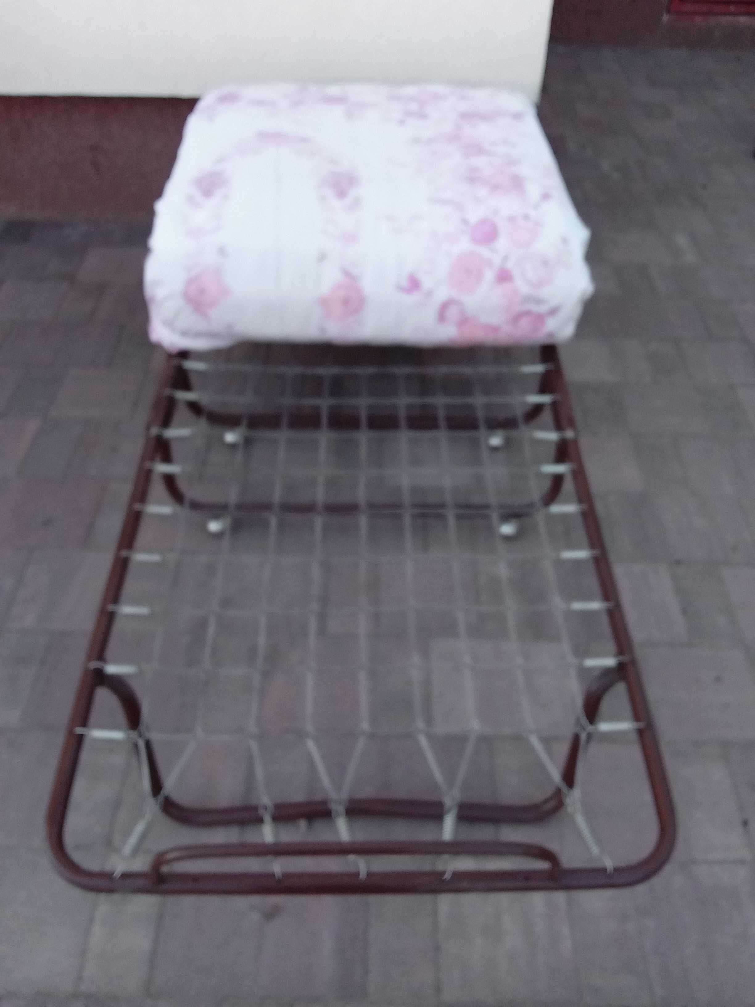 Pat pliant cu saltea 350 lei