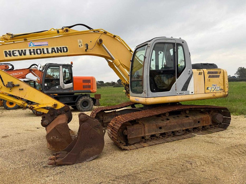 De vanzare Excavator New Holland E175