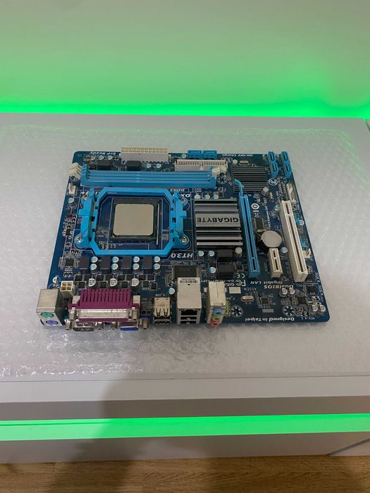 placa de baza gibagyte am3+ si fx4320 AMD
