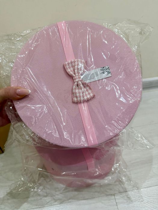 Розова кръгла кутия