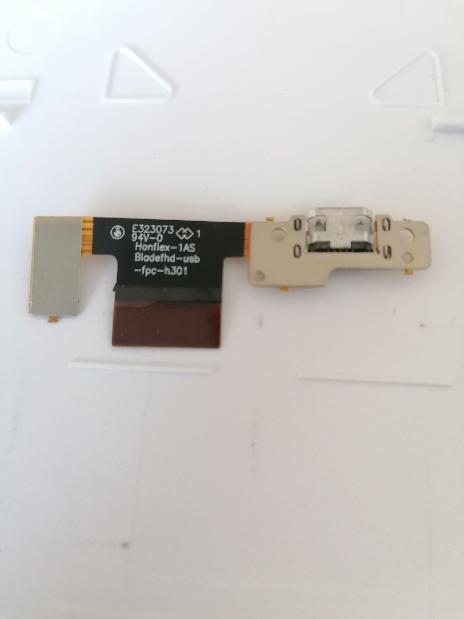USB порт за Леново йога 10 инча В 8080