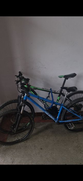 Vand doua biciclete dirt !