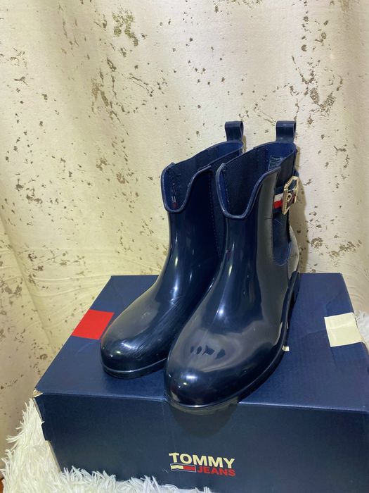 Tommy Hilfiger marime 38