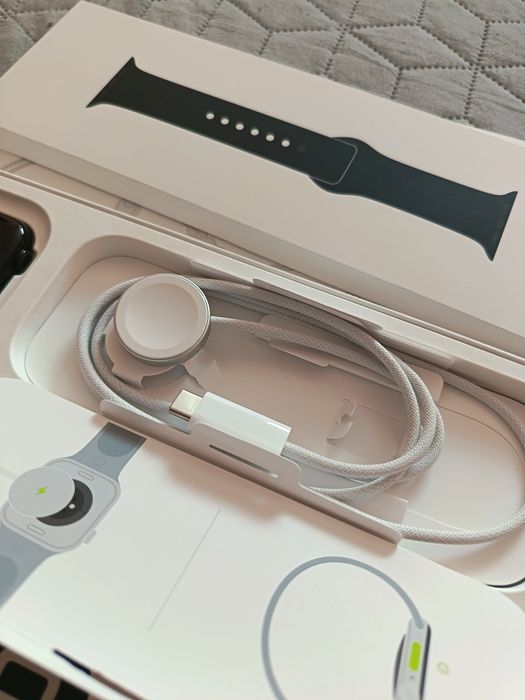 Apple Watch S10 GPS 42mm Jet Black M/L - с остатъчна гаранция