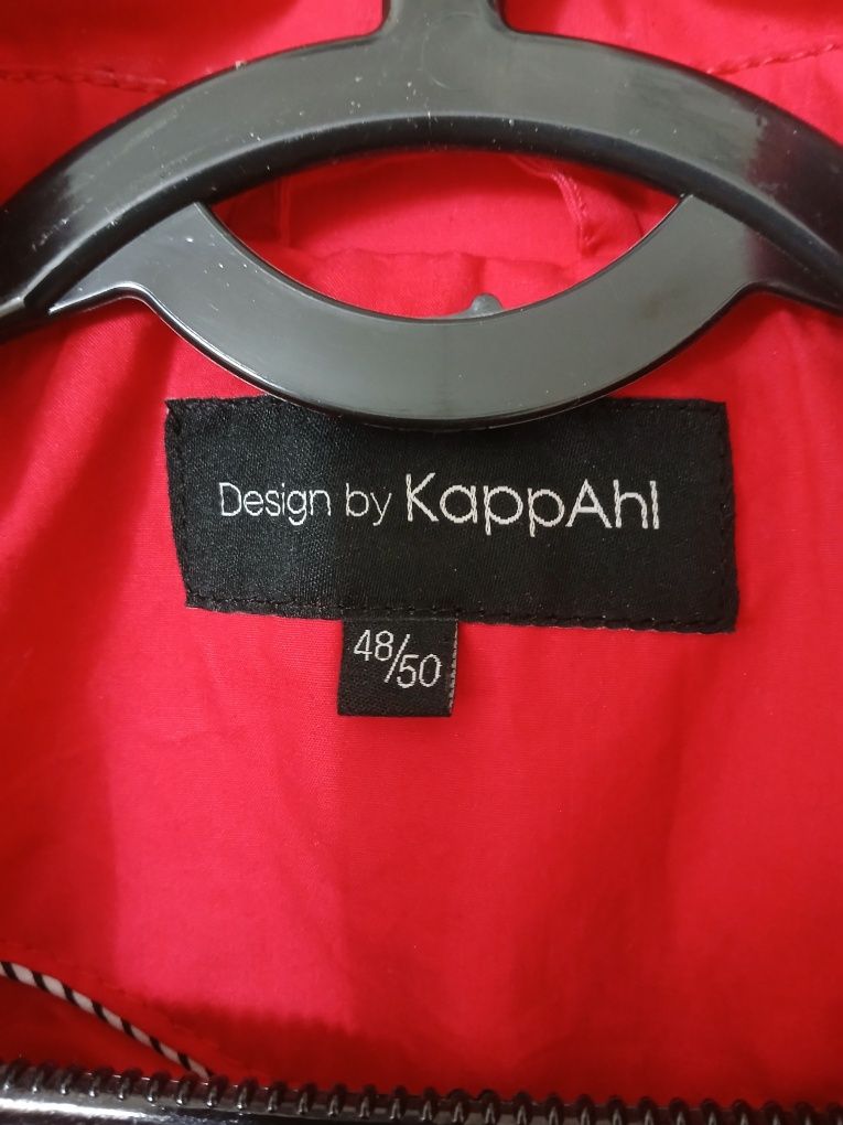 Женский красный плащ