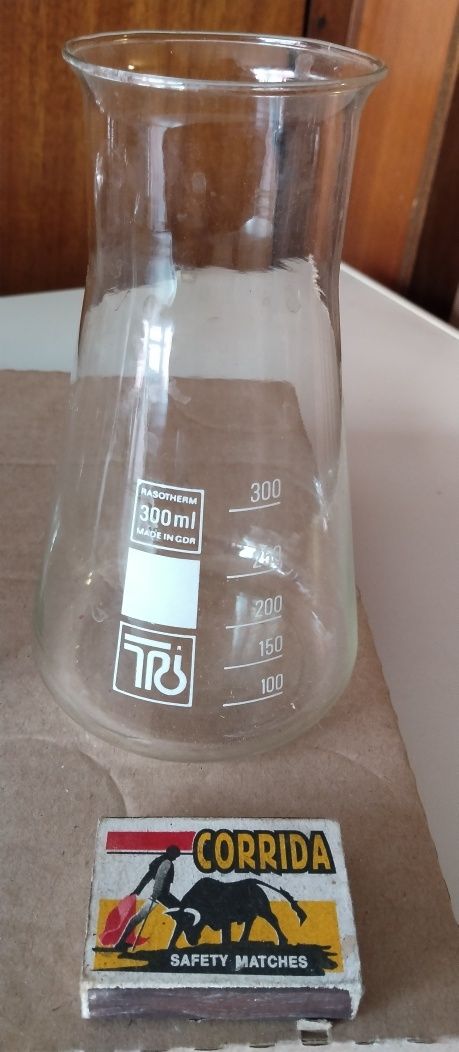 4 различни по грамаж стъклени колбички 150,250,300,400ml