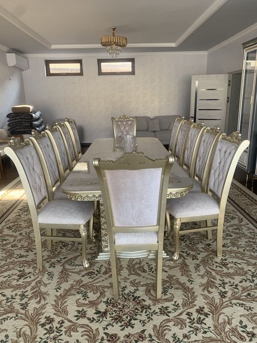 Стол со стульями