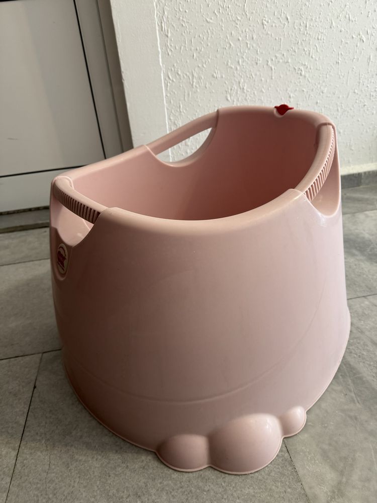 Бебешко столче за кола, корито, уред за храна, играчка