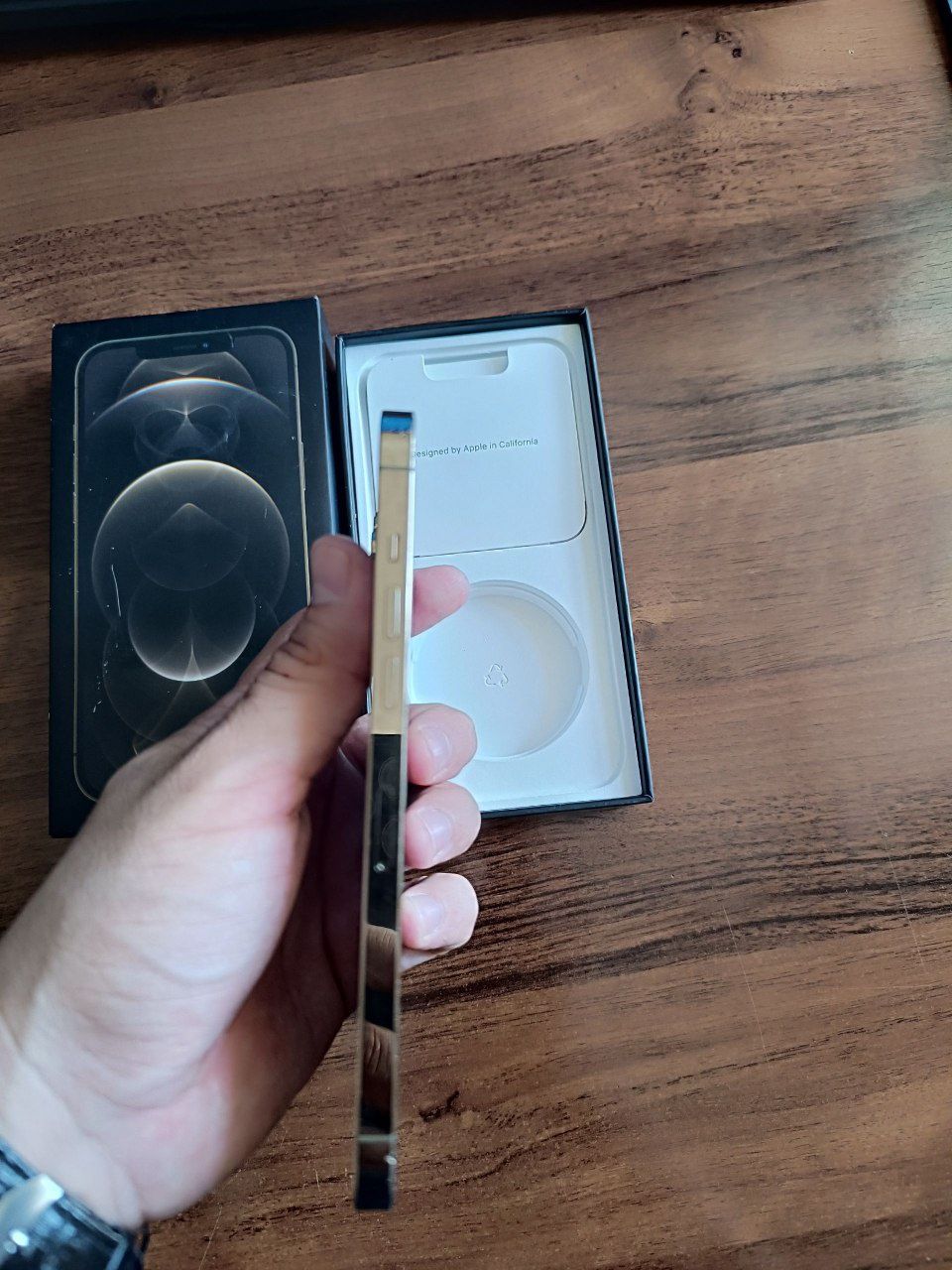 Iphone 12 pro max ochilmagan 

Hamma narsasi bor 

Tru ton bor 

Face