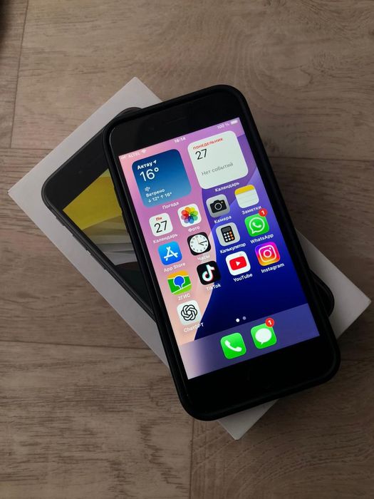 iPhone SE Black 128Gb