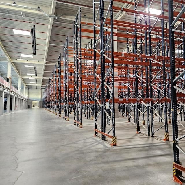 Rafturi metalice pentru paleți industriale