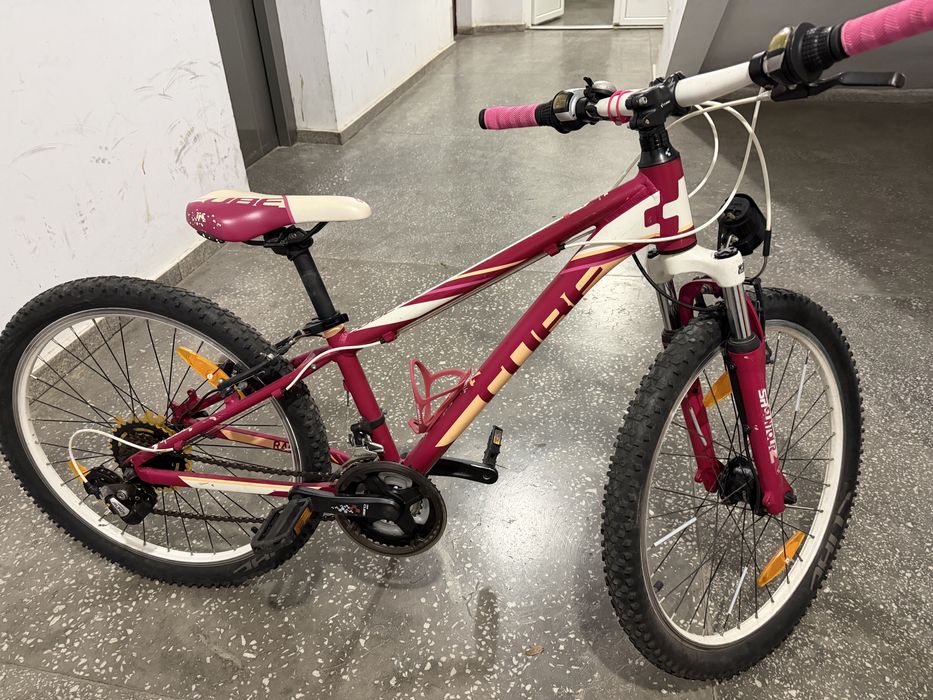 Bicicleta Cube Race 240 pt copii pana la 13 ani
