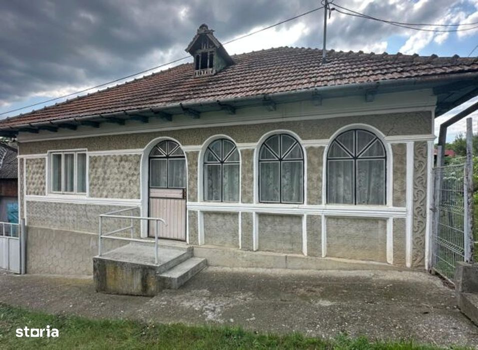 Casa cu anexa, gradina si curte sat Caraclau, Bacau