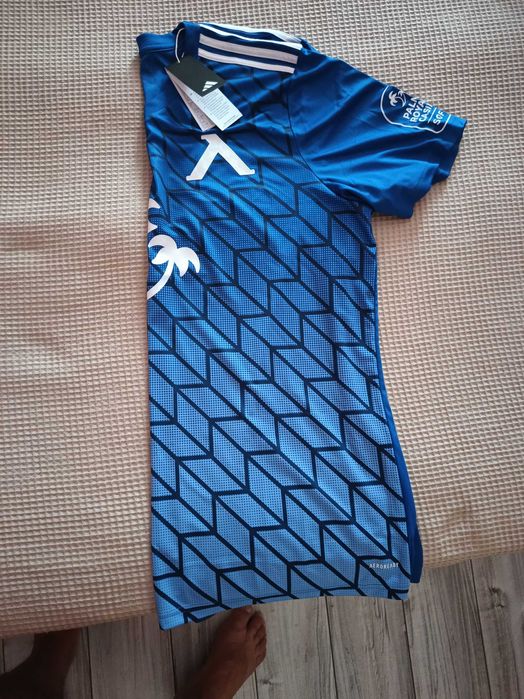 Продавам оригинална фланелка на Ф.К. Левски София-2XL