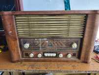 Radio AM-FM Anul 1956 Cu lămpi .