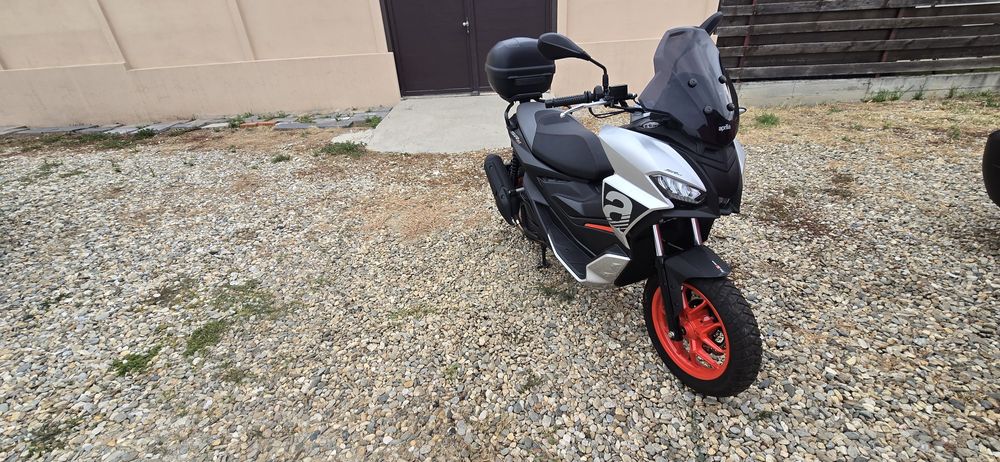 Aprillia SR GT 200