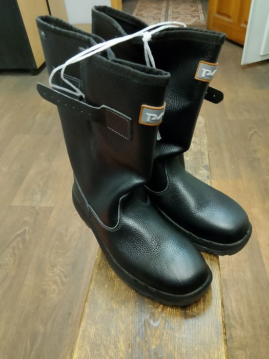 Сапоги демисезонные. Новые 42 размер