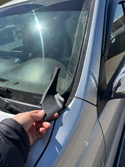 Уголок капота молдинг Тойота Прадо 150